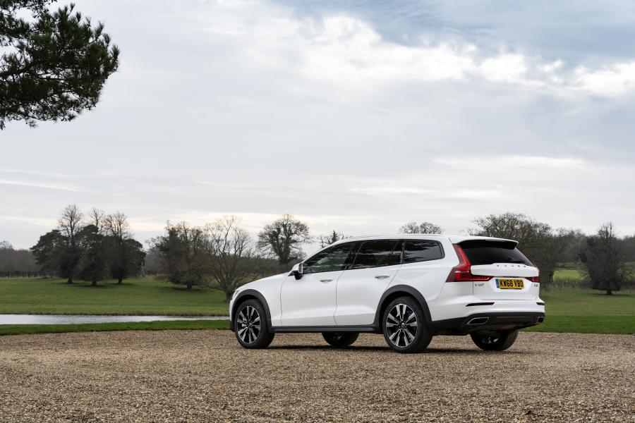  Volvo V60 D4 Cross Country 2019 года  (UK) (фото 39 из 43)